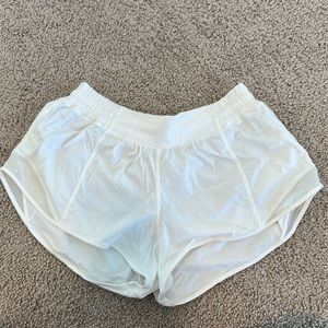 white lululemon hotty hot shorts 2.5”